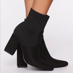 BLACK SUEDE BOOTIES